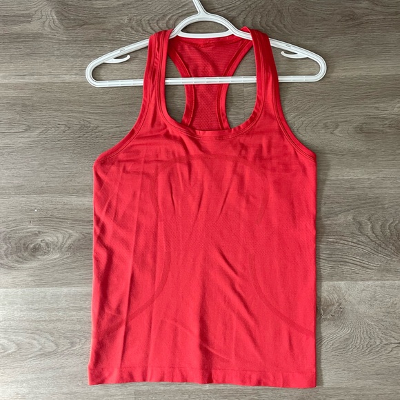 Lululemon Swiftly Tech Racerback 2.0 - Picture 2 of 4